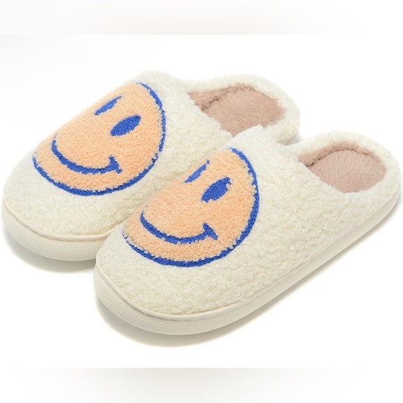 Smiley Shoes - New Adult Cozy Smiley Face Slippers